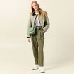 Pantalon carotte ceinturé vert kaki femme