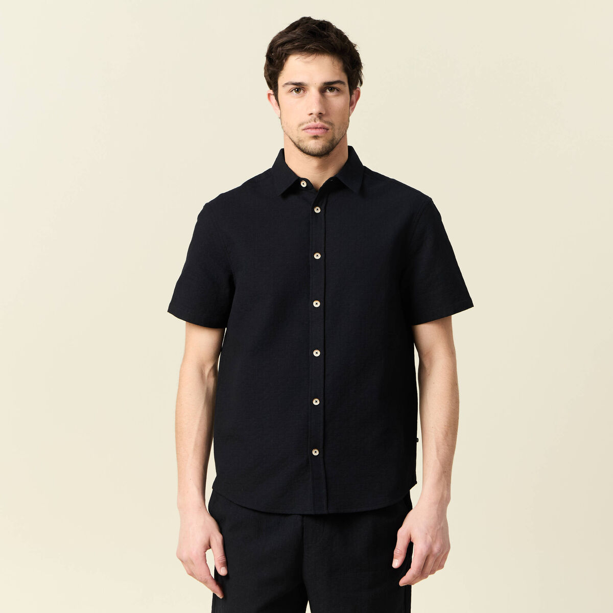 Chemise manches courtes noir homme