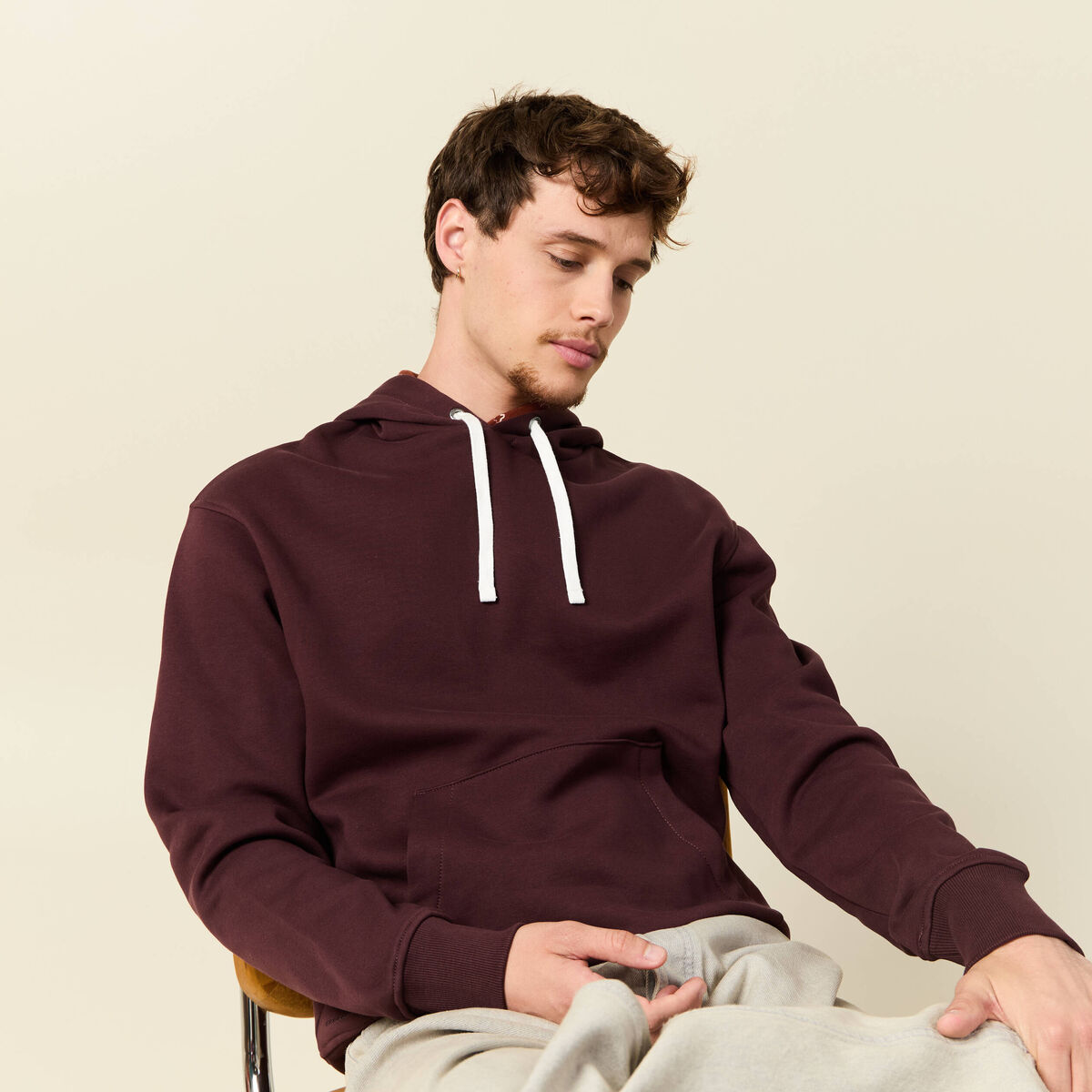 Sweat &agrave; capuche bordeaux homme