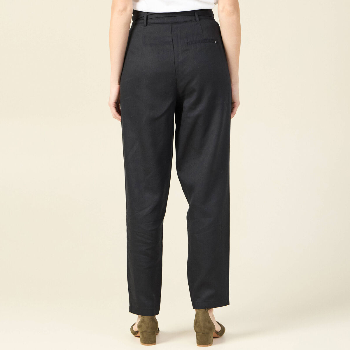 Pantalon carotte ceinturé noir femme