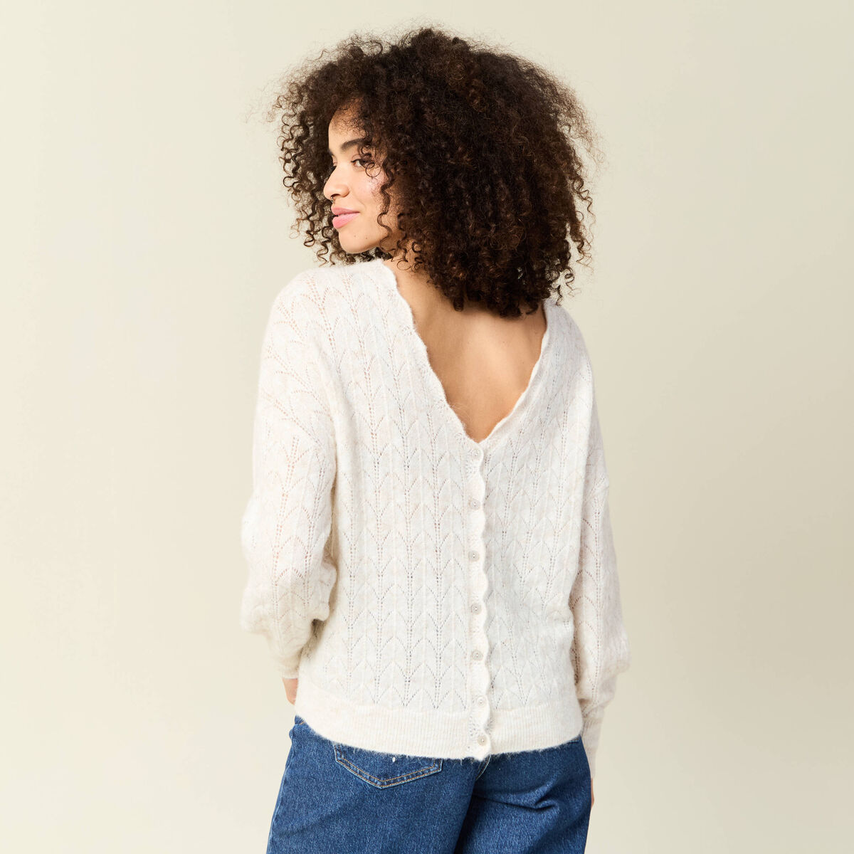 Gilet ajour&eacute; col V manches longues ecru femme