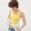 D&eacute;bardeur cintr&eacute; d&eacute;collet&eacute; sans manches jaune femme