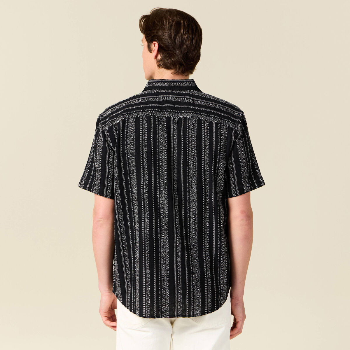 Chemise ray&eacute;e manches courtes noir homme
