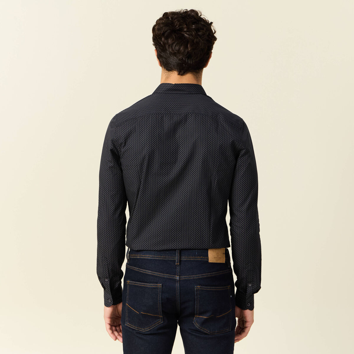 Chemise cintr&eacute;e en coton manches longues noir homme