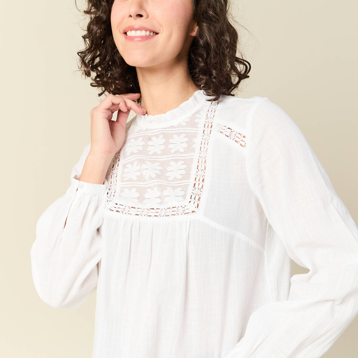 Chemise col montant manches longues ecru femme