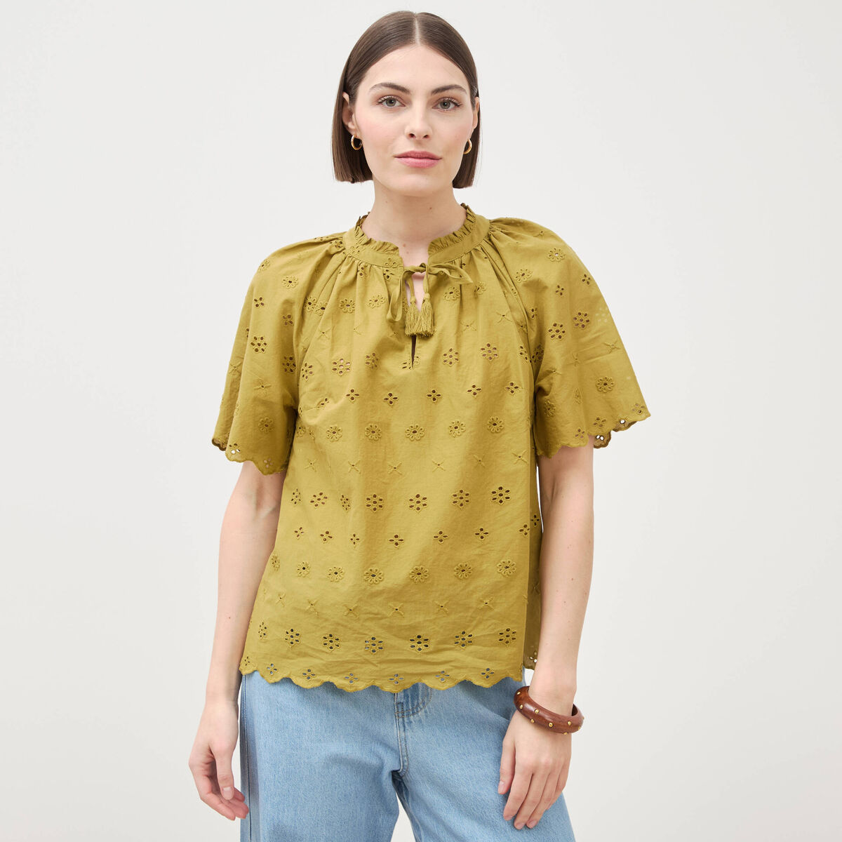 Blouse col v manches 3/4 en coton brod&eacute;e vert olive femme