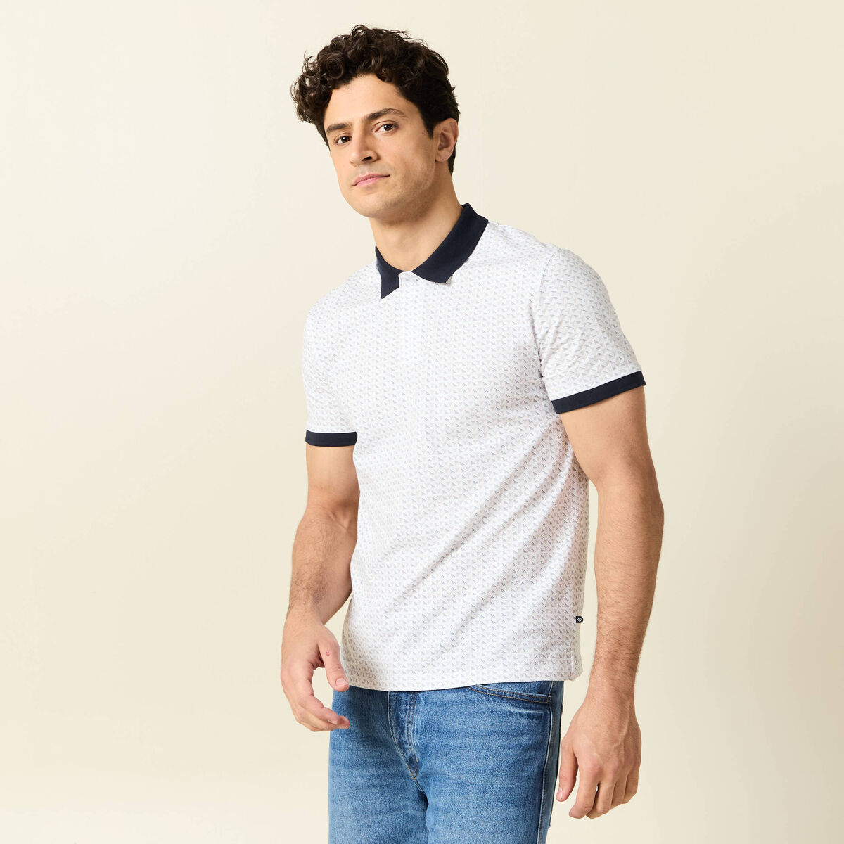 Polo cintr&eacute; en coton manches courtes blanc homme