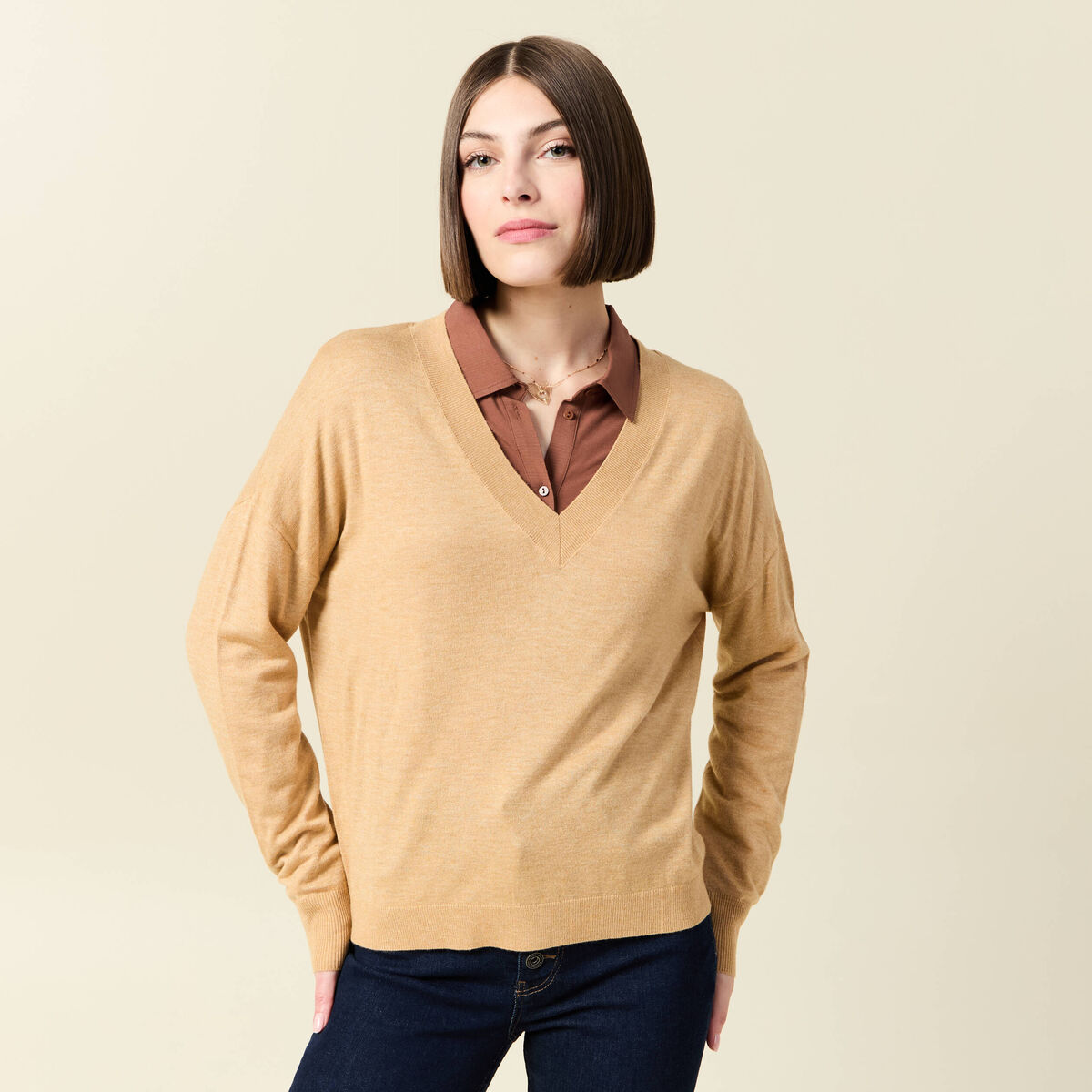 Pull fin col V manches longues marron clair femme