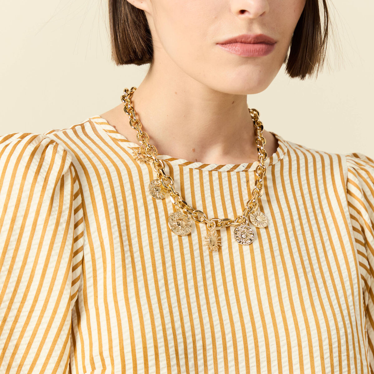 Collier avec cha&icirc;ne couleur or femme