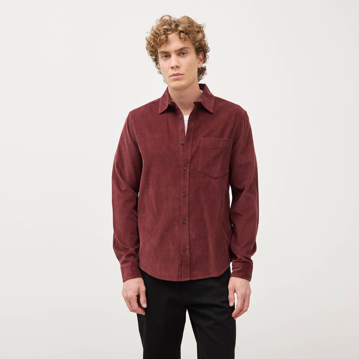 Chemise col classique en velours bordeaux homme