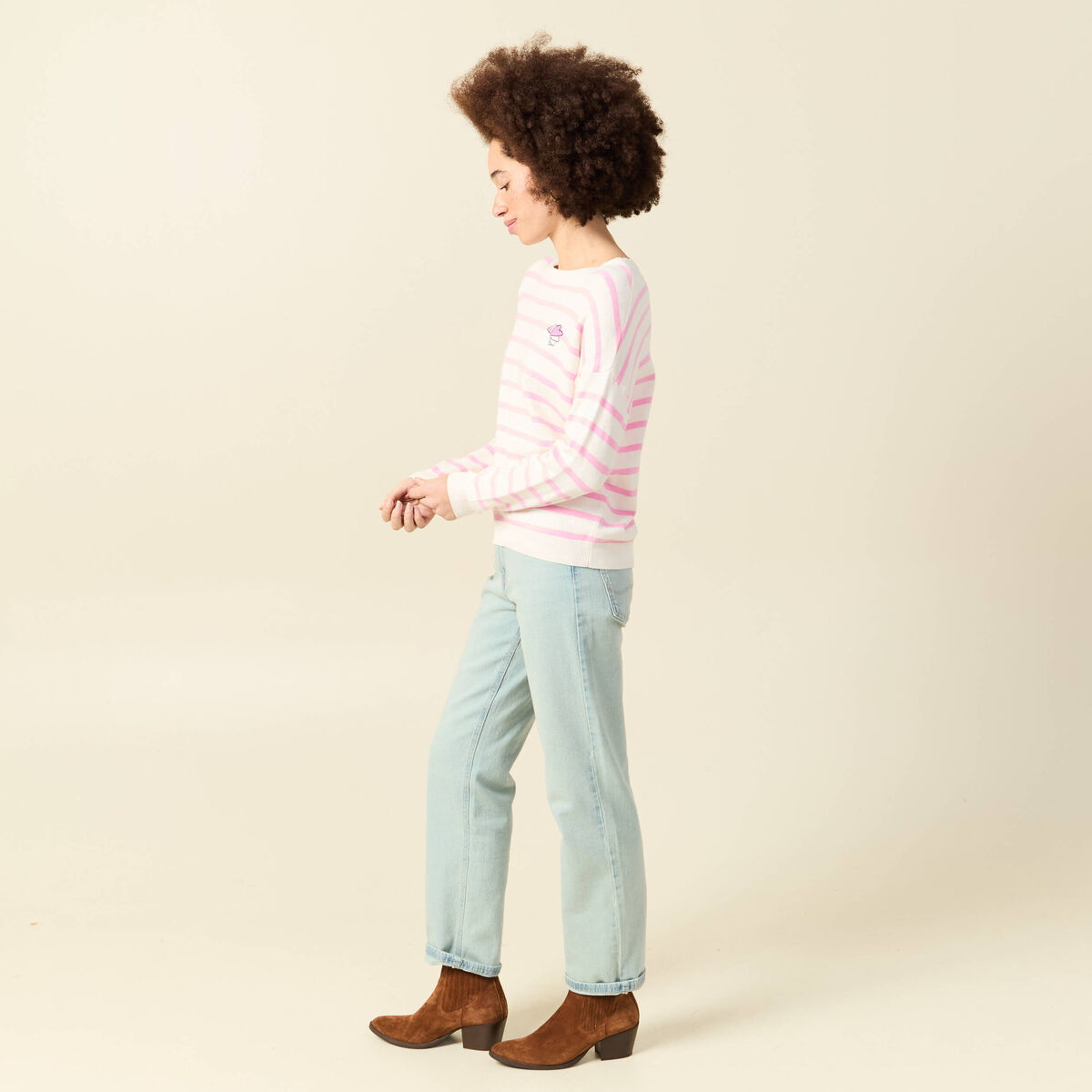 Pull col rond manches longues broderie rose clair femme