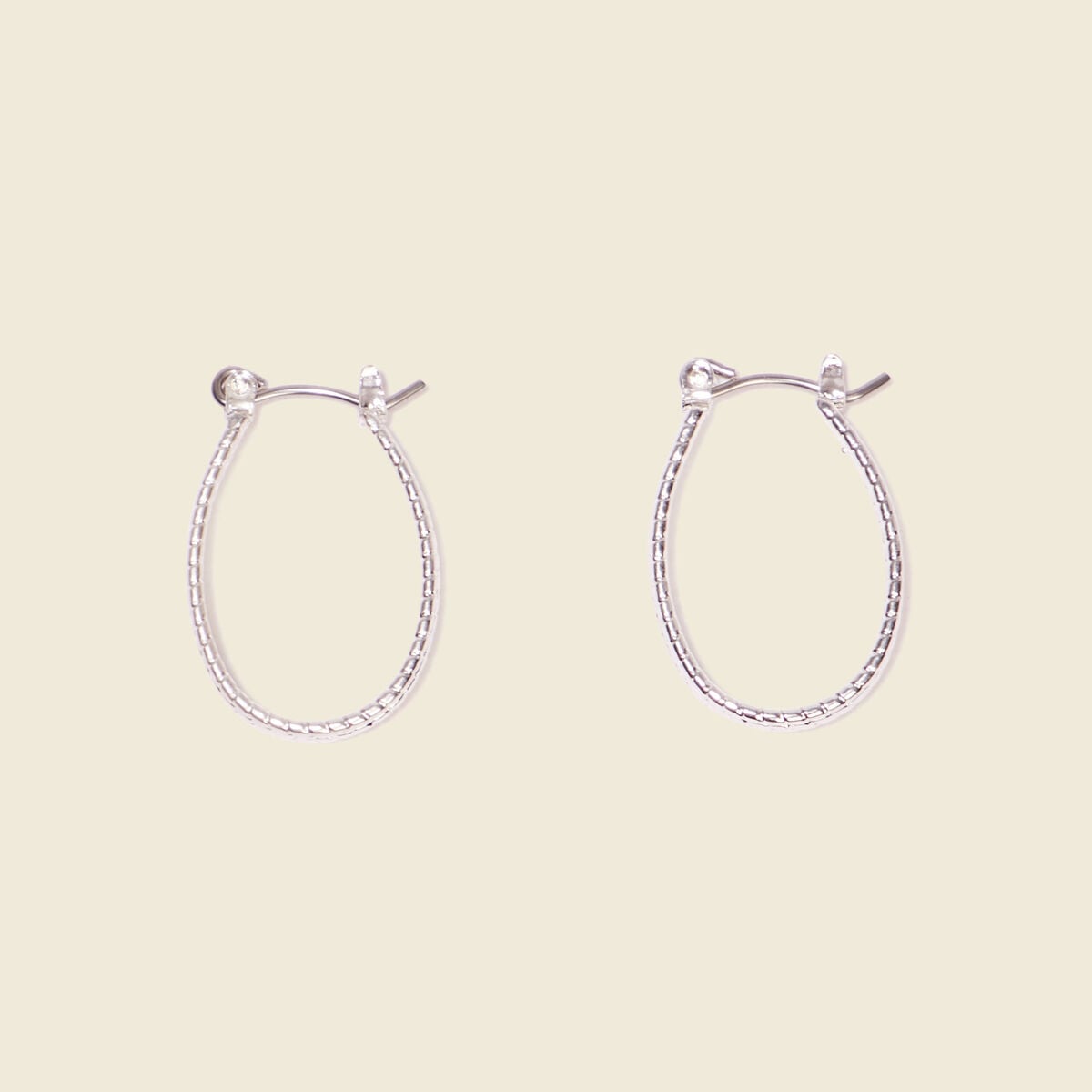 Boucles d'oreilles cr&eacute;oles couleur argent femme