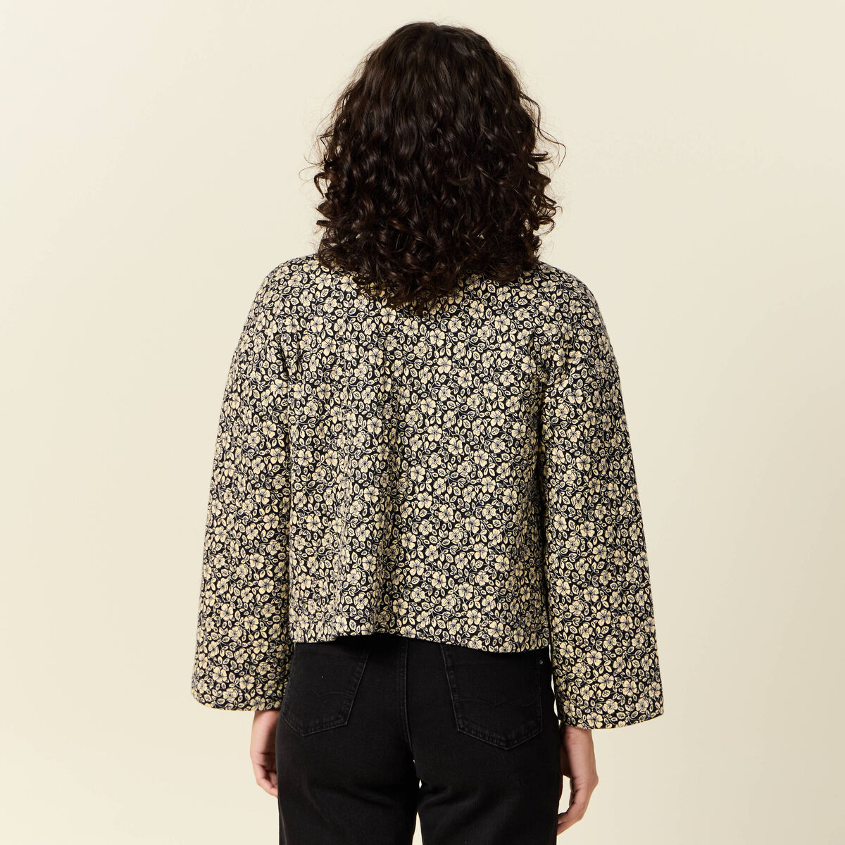Gilet matelass&eacute; col rond noir femme