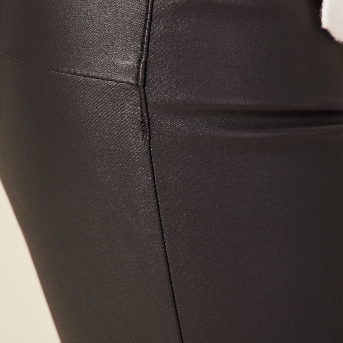Pantalon skinny enduit push up denim noir enduit femme