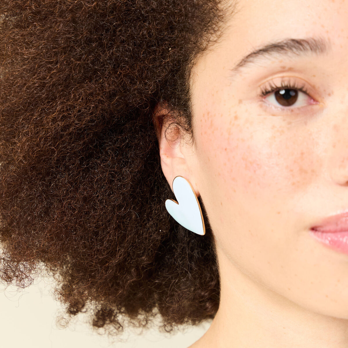 Boucles d'oreilles clous bleu ciel femme