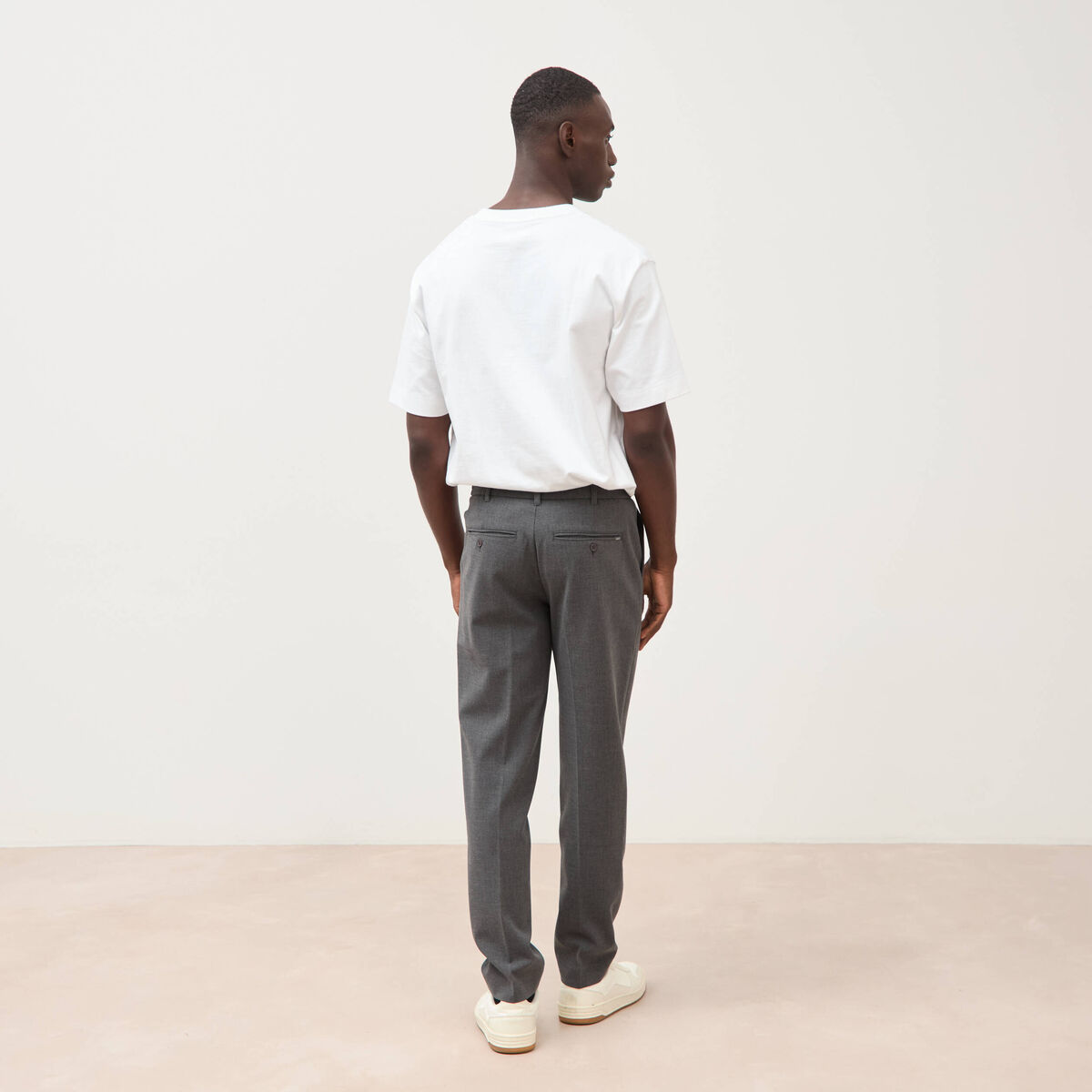 Pantalon droit longueur 32 gris fonc&eacute; homme