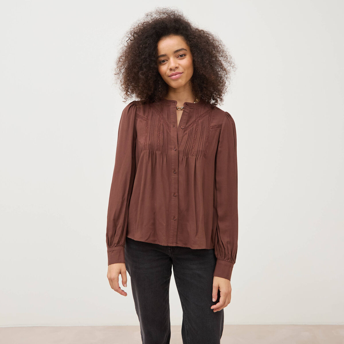 Blouse ajour&eacute;e col rond manches longues marron fonc&eacute; femme