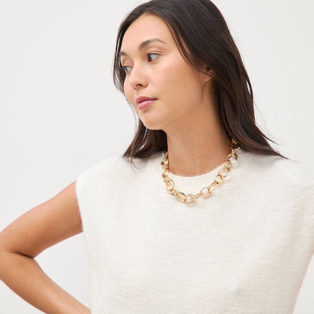 Collier avec cha&icirc;ne couleur or femme