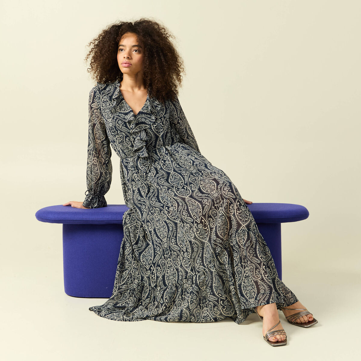 Robe longue &eacute;vas&eacute;e col v manches longues bleu marine femme