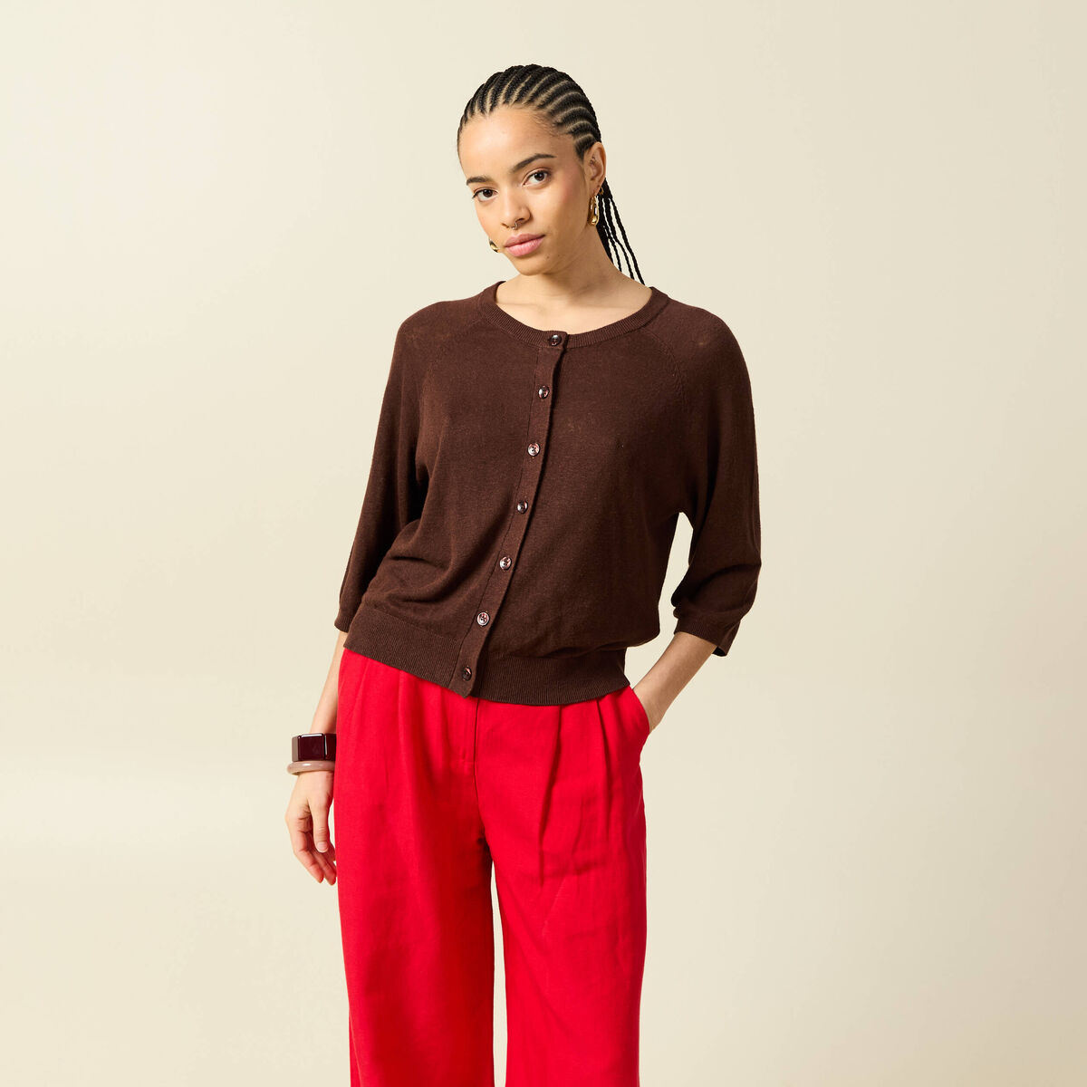 Gilet droit court manches longues marron fonc&eacute; femme