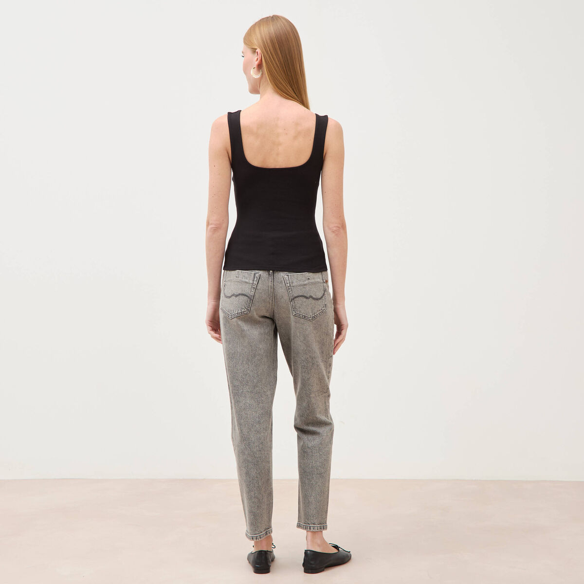 D&eacute;bardeur ajust&eacute; col carr&eacute; noir femme