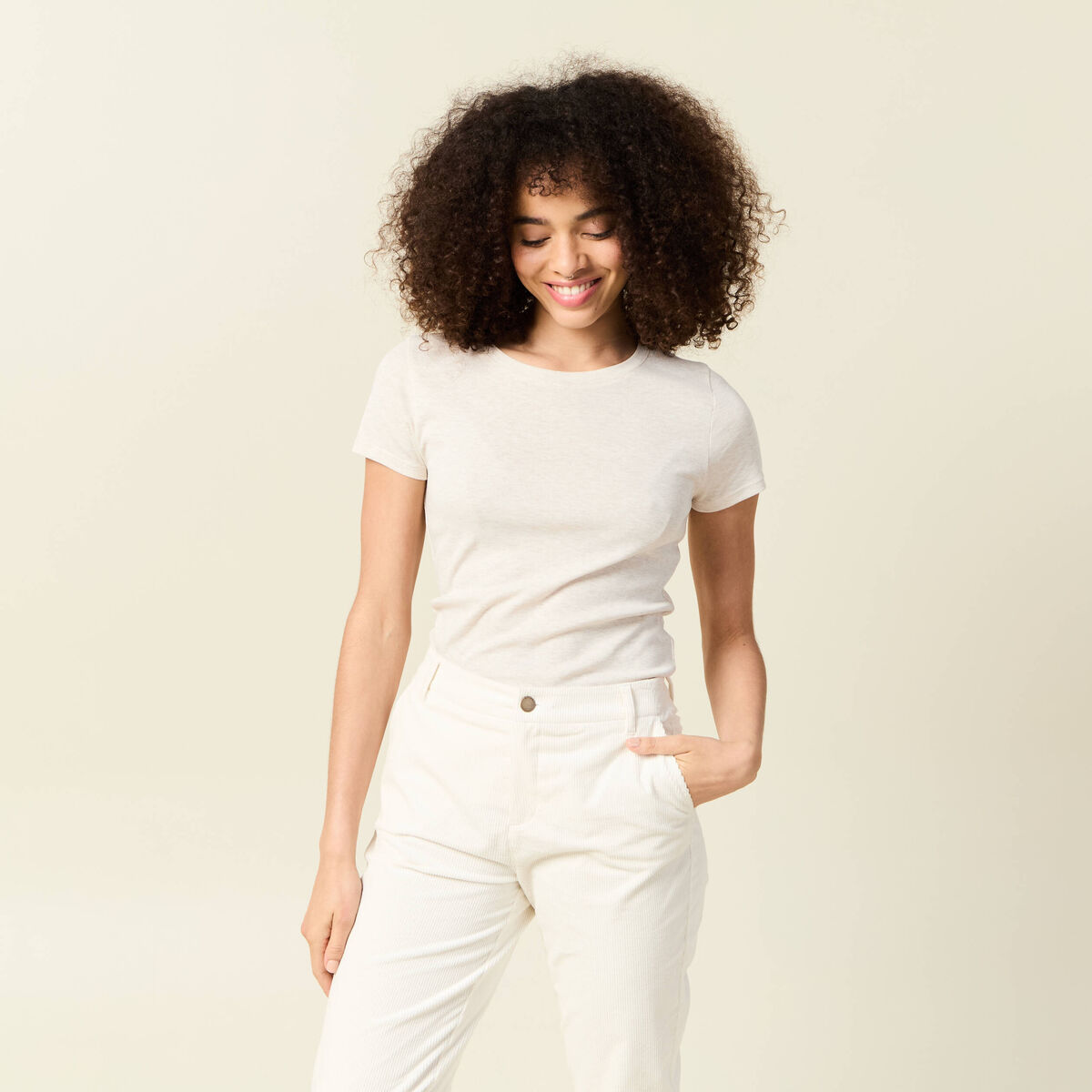 Short cintré manches courtes col rond beige femme