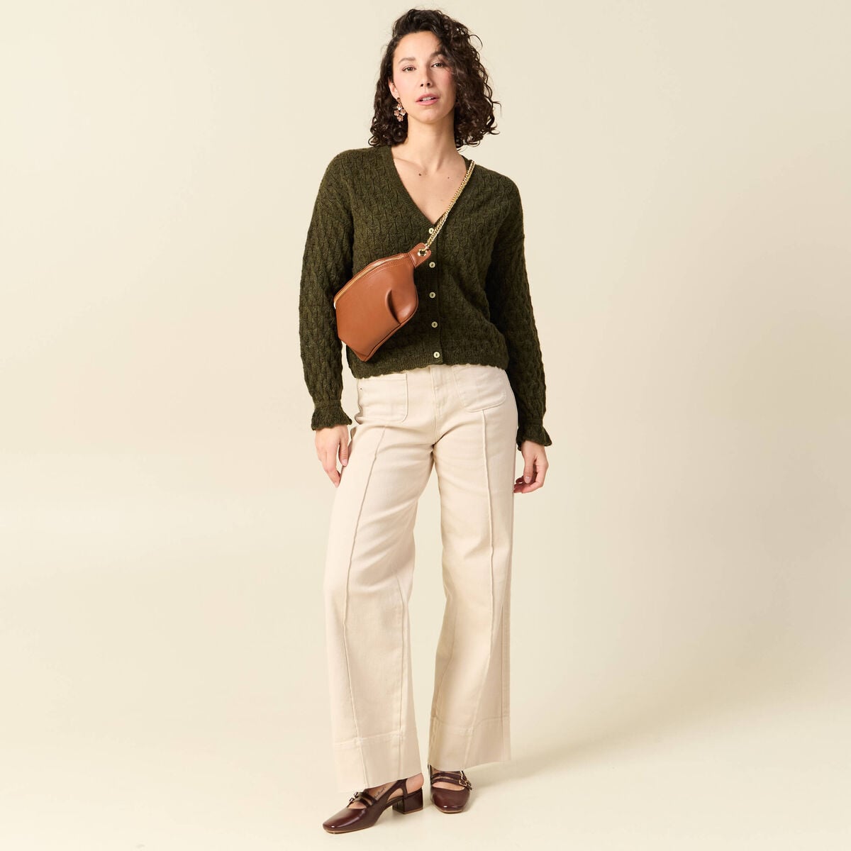 Gilet ajour&eacute; droit court col v vert kaki femme