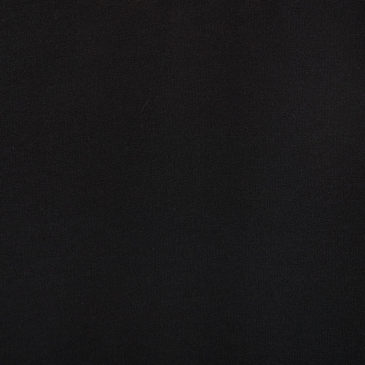 Robe courte &eacute;vas&eacute;e manches longues noir femme
