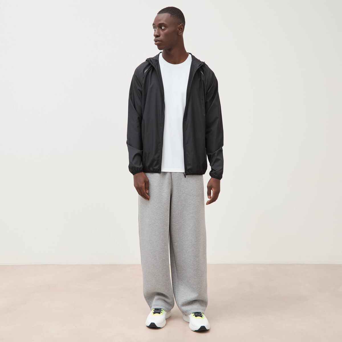 Blouson droit &agrave; capuche manches longues noir homme