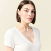 T-shirt ajust&eacute; col V manches courtes ecru femme
