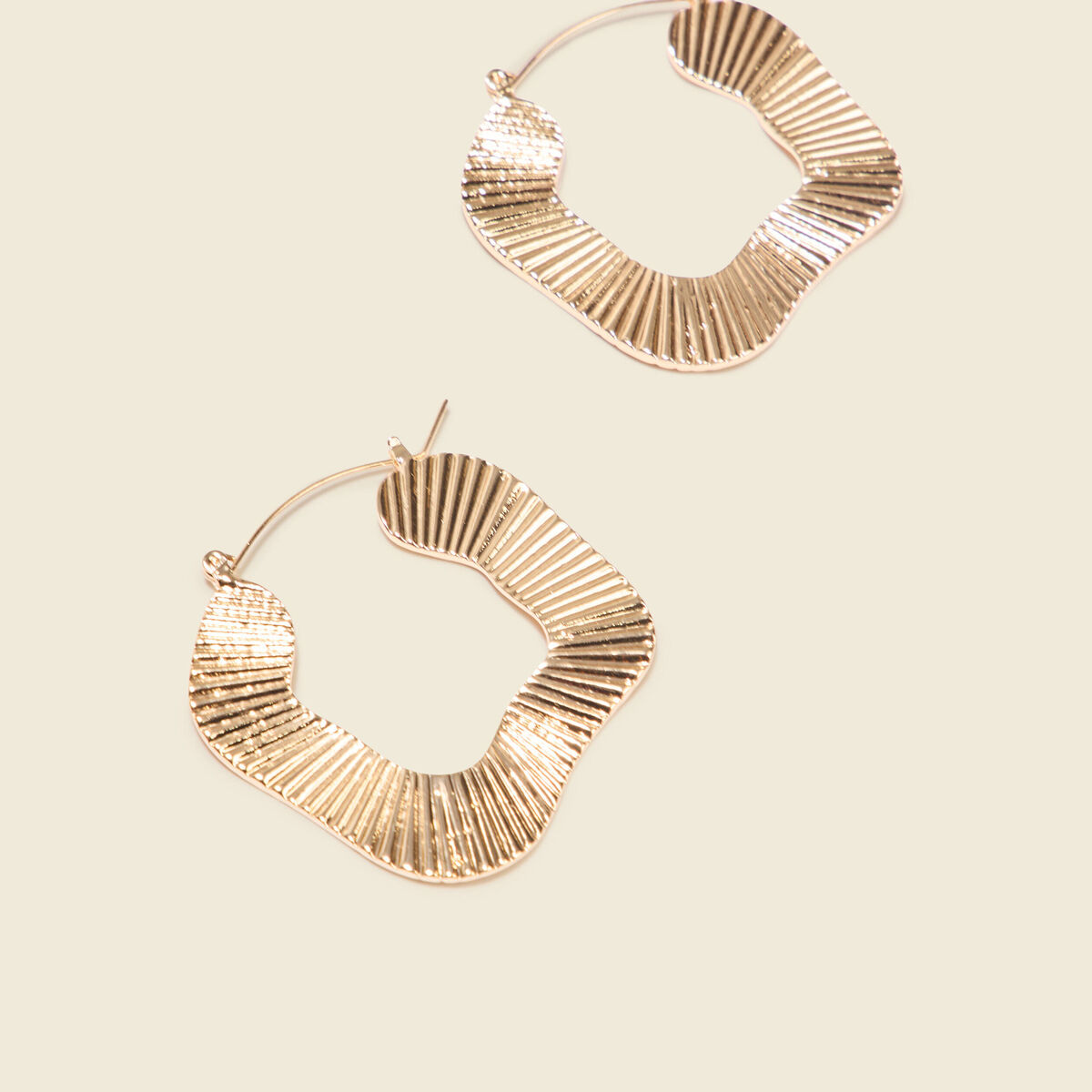 Boucles d'oreilles créoles couleur or femme