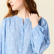 Blouse manches longues brodée bleu ciel femme
