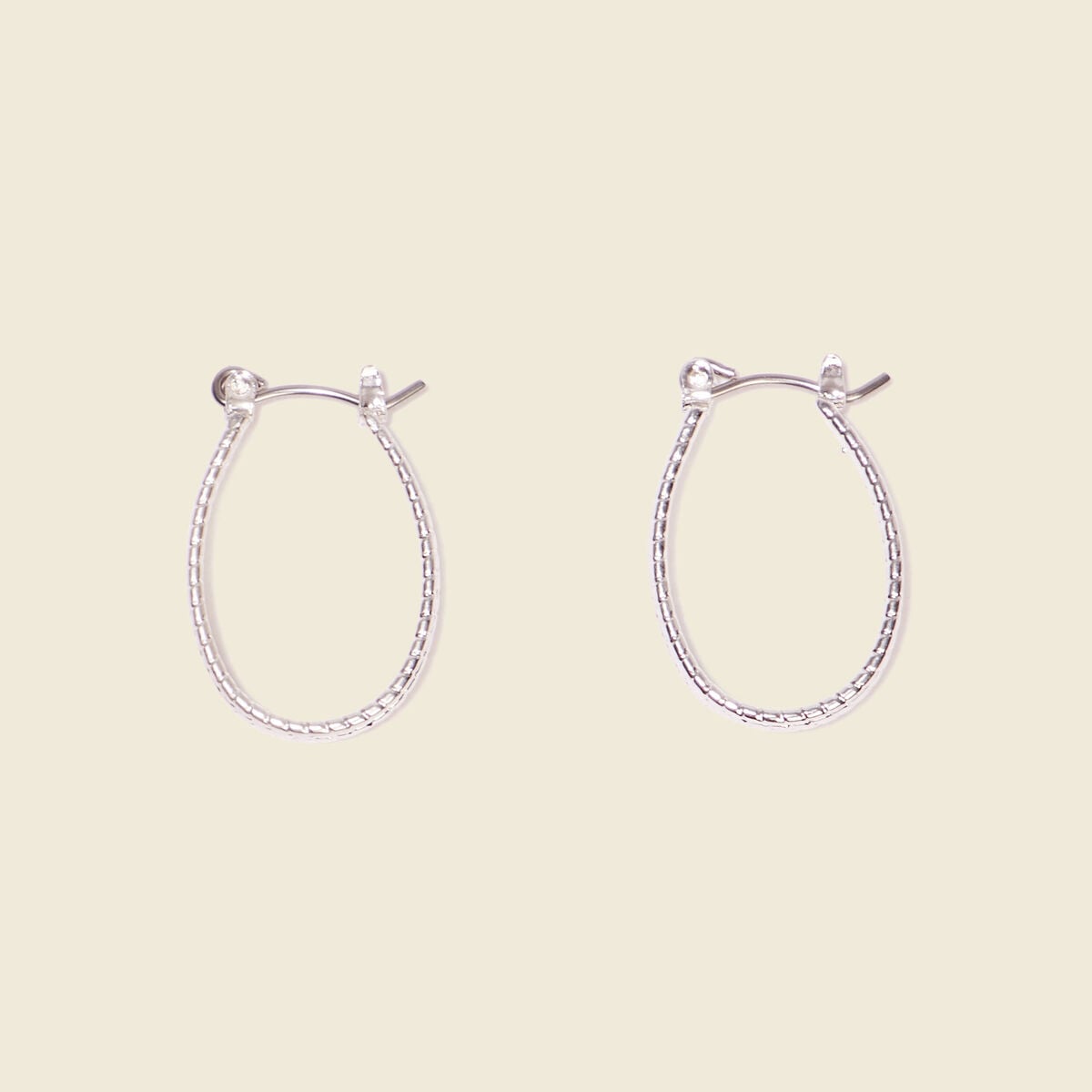 Boucles d'oreilles cr&eacute;oles couleur argent femme
