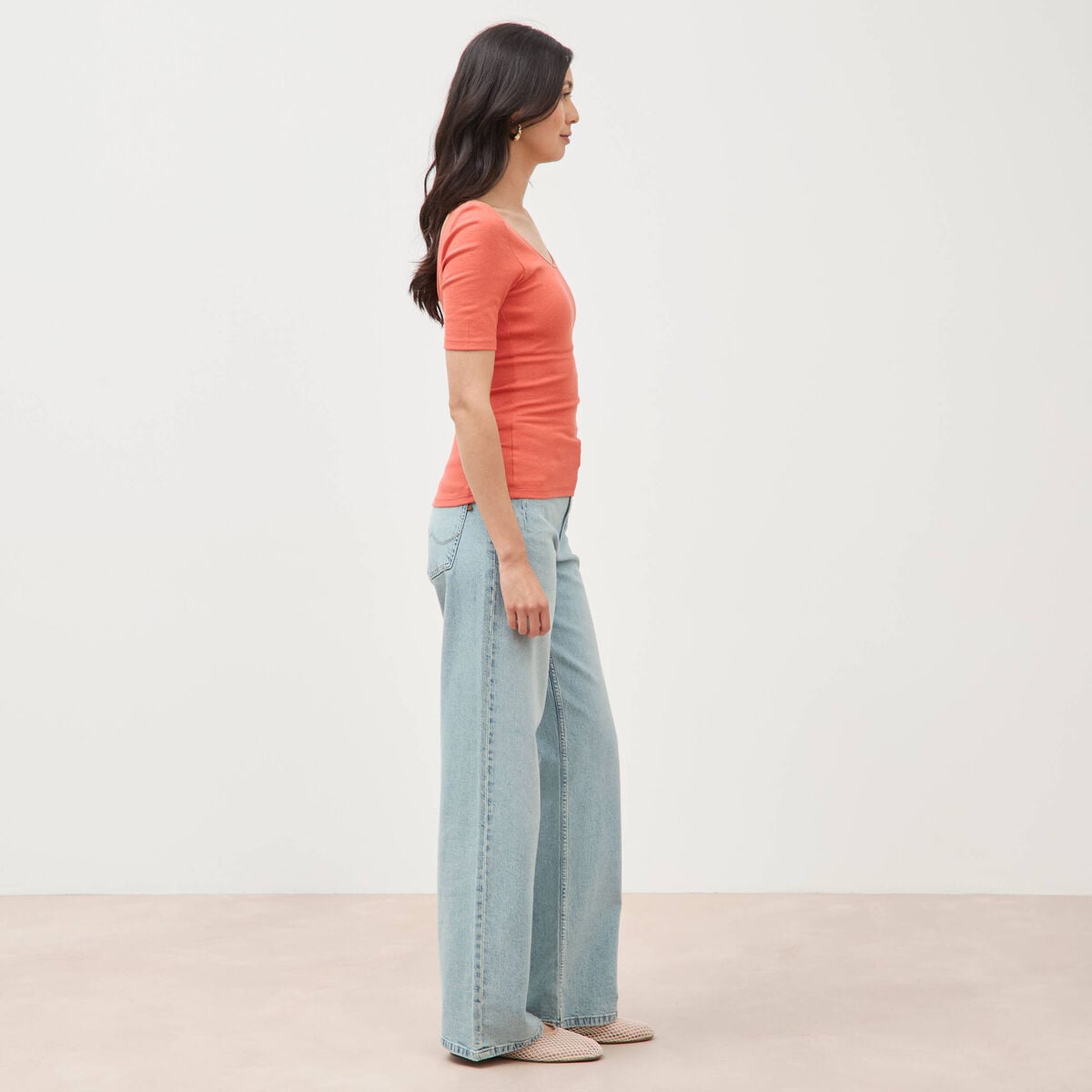 T-shirt ajust&eacute; avec brassi&egrave;re int&eacute;gr&eacute;e rouge fonc&eacute; femme