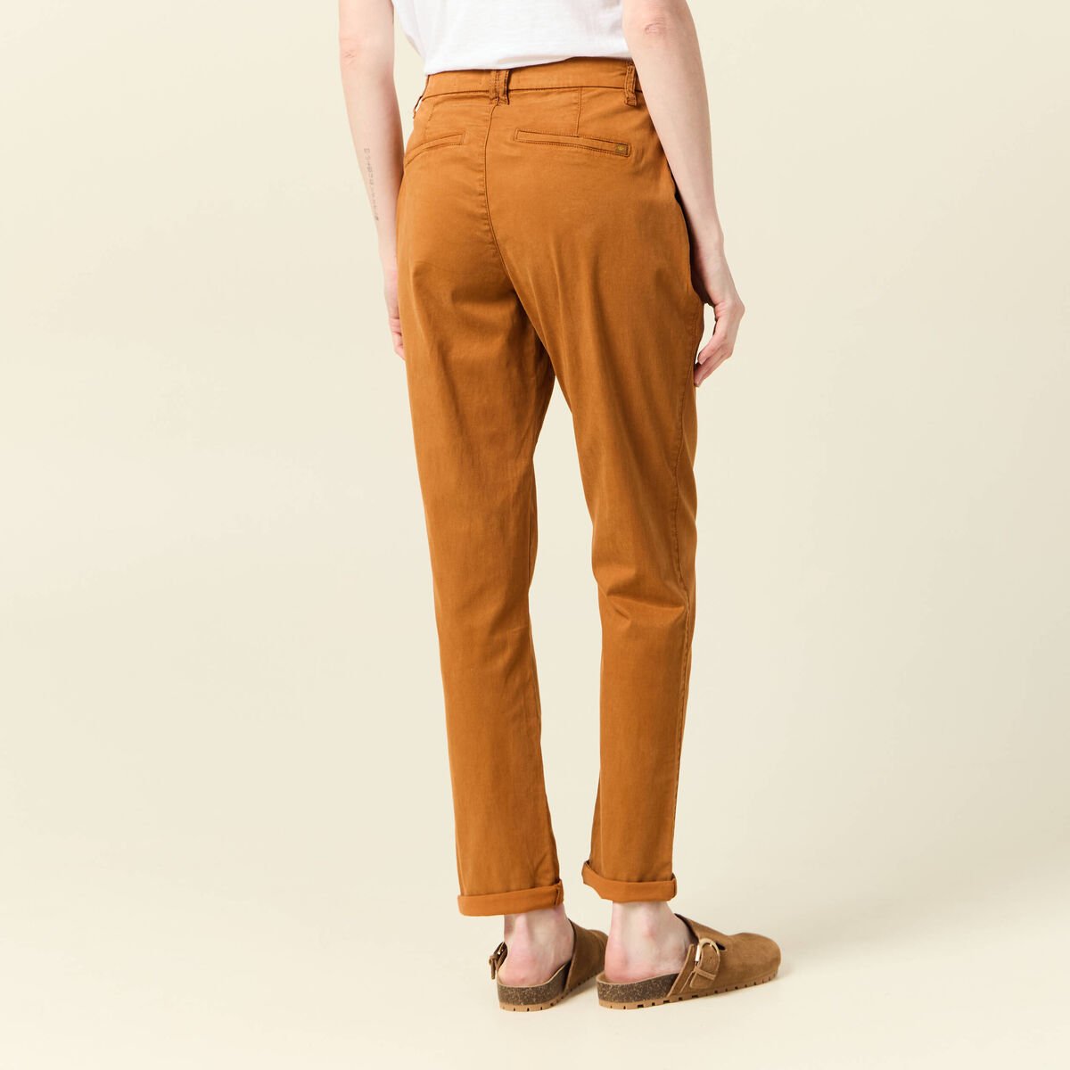 Pantalon chino cigarette marron femme