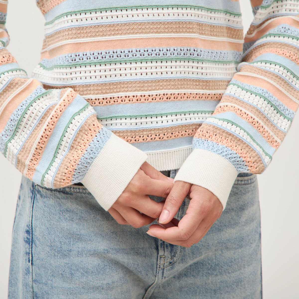 Pull ajour&eacute; col rond manches longues multicolore femme