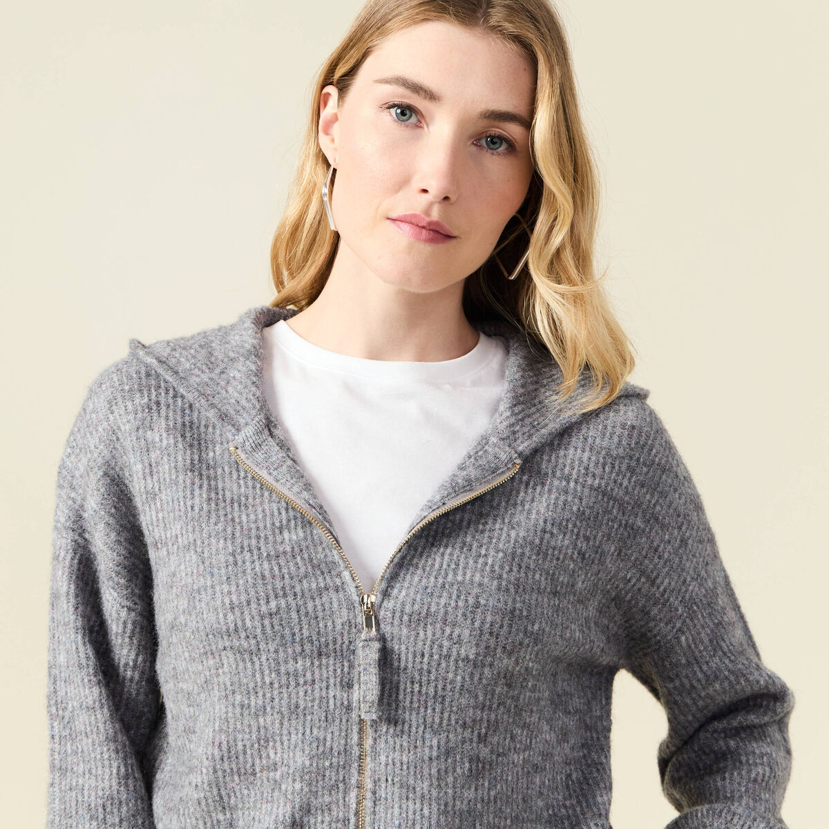 Gilet manches longues capuche gris clair femme