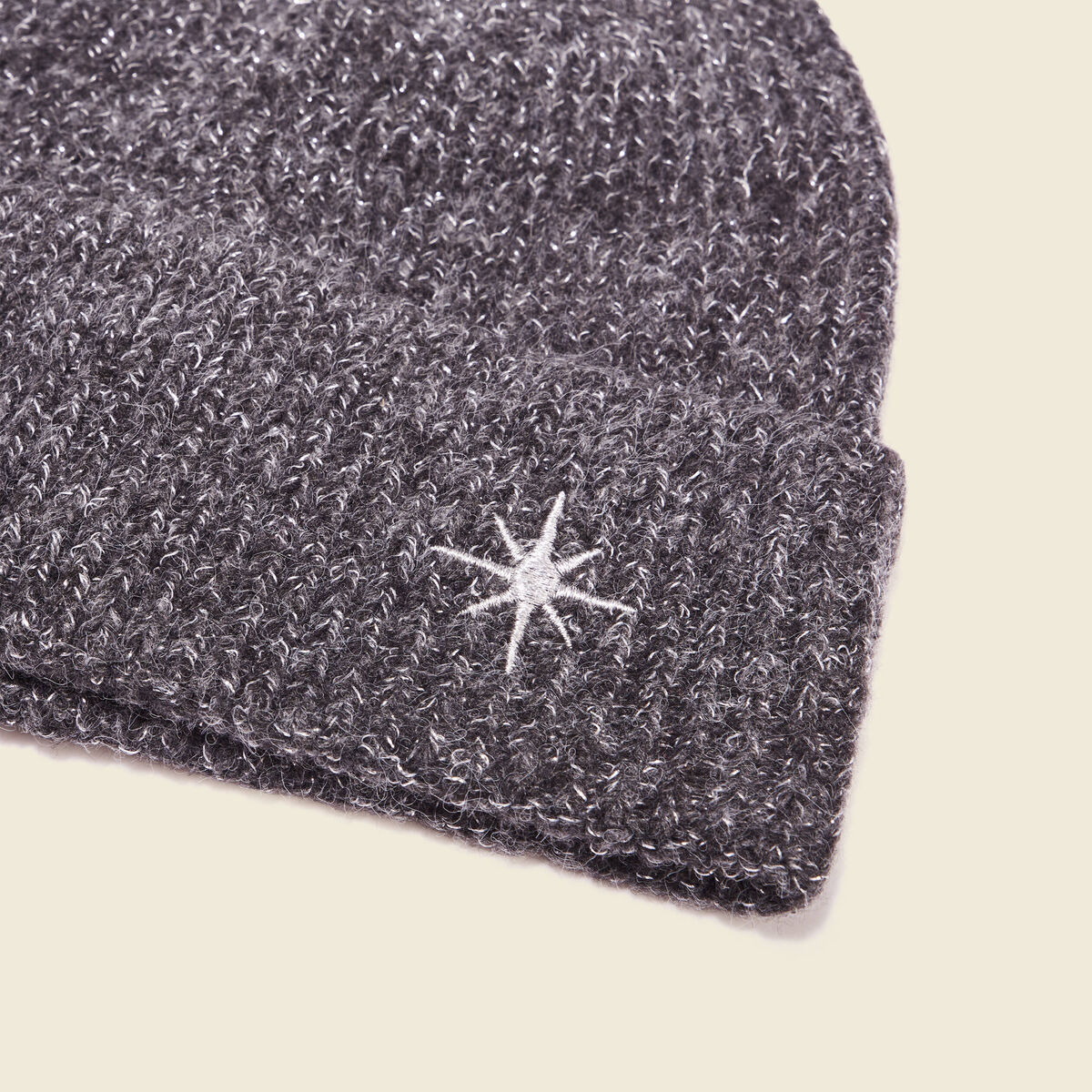 Bonnet tricoté gris femme