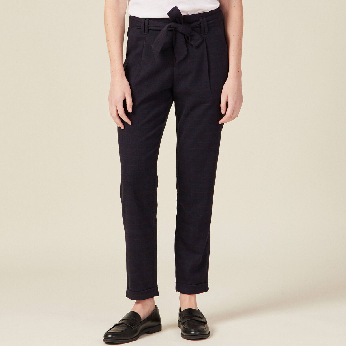 Pantalon carotte ceintur&eacute; bleu marine femme