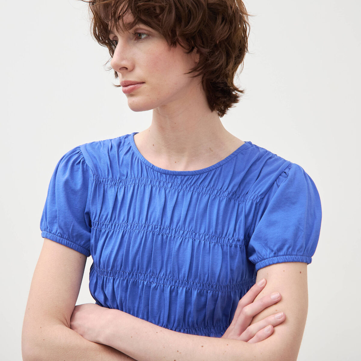 T-shirt fronc&eacute; col rond manches courtes bleu electrique femme