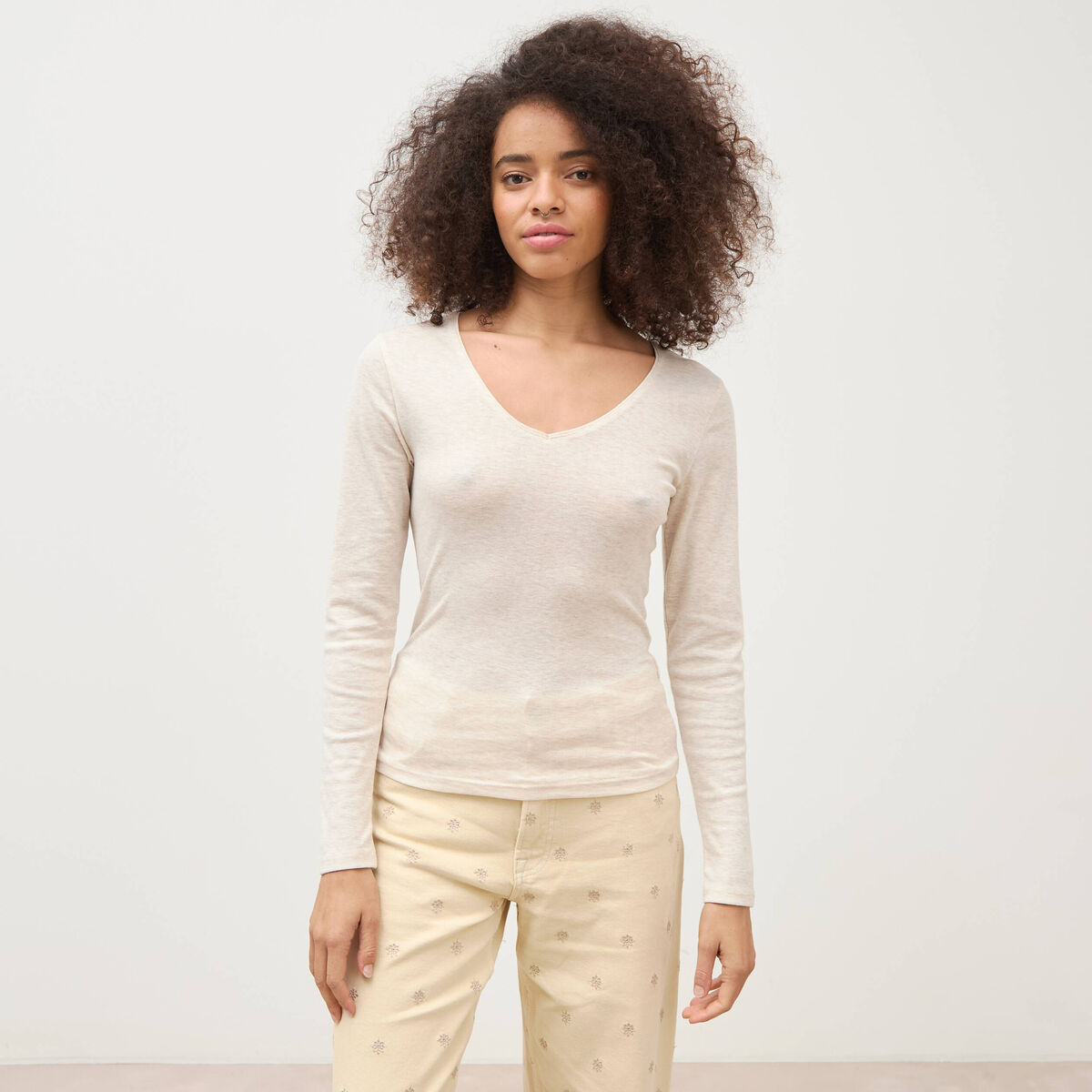 T-shirt cintr&eacute; col v manches longues beige femme