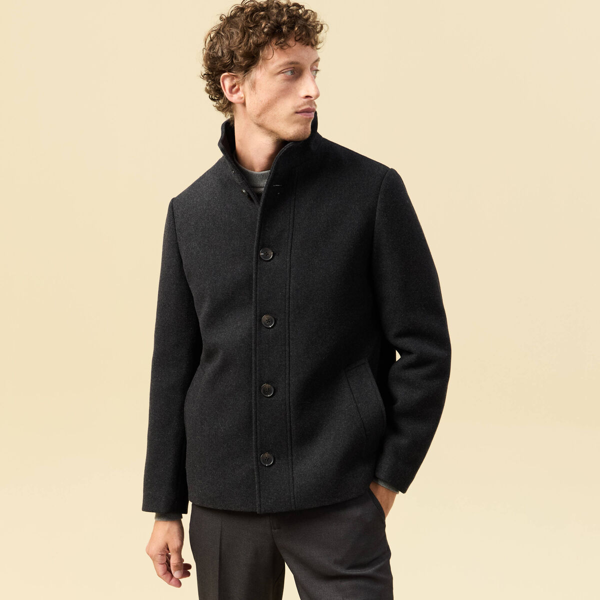 Manteau droit court col montant gris fonc&eacute; homme