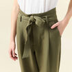 Pantalon carotte ceinturé vert kaki femme