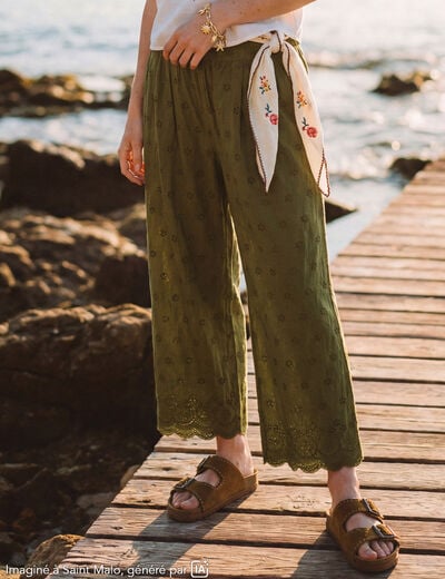 Pantalon droit 7/8&egrave;me brod&eacute; vert kaki femme