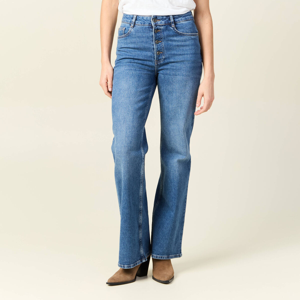 Jeans flare boutonn&eacute; denim brut femme