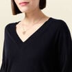 Pull fin col V manches longues bleu fonc&eacute; femme