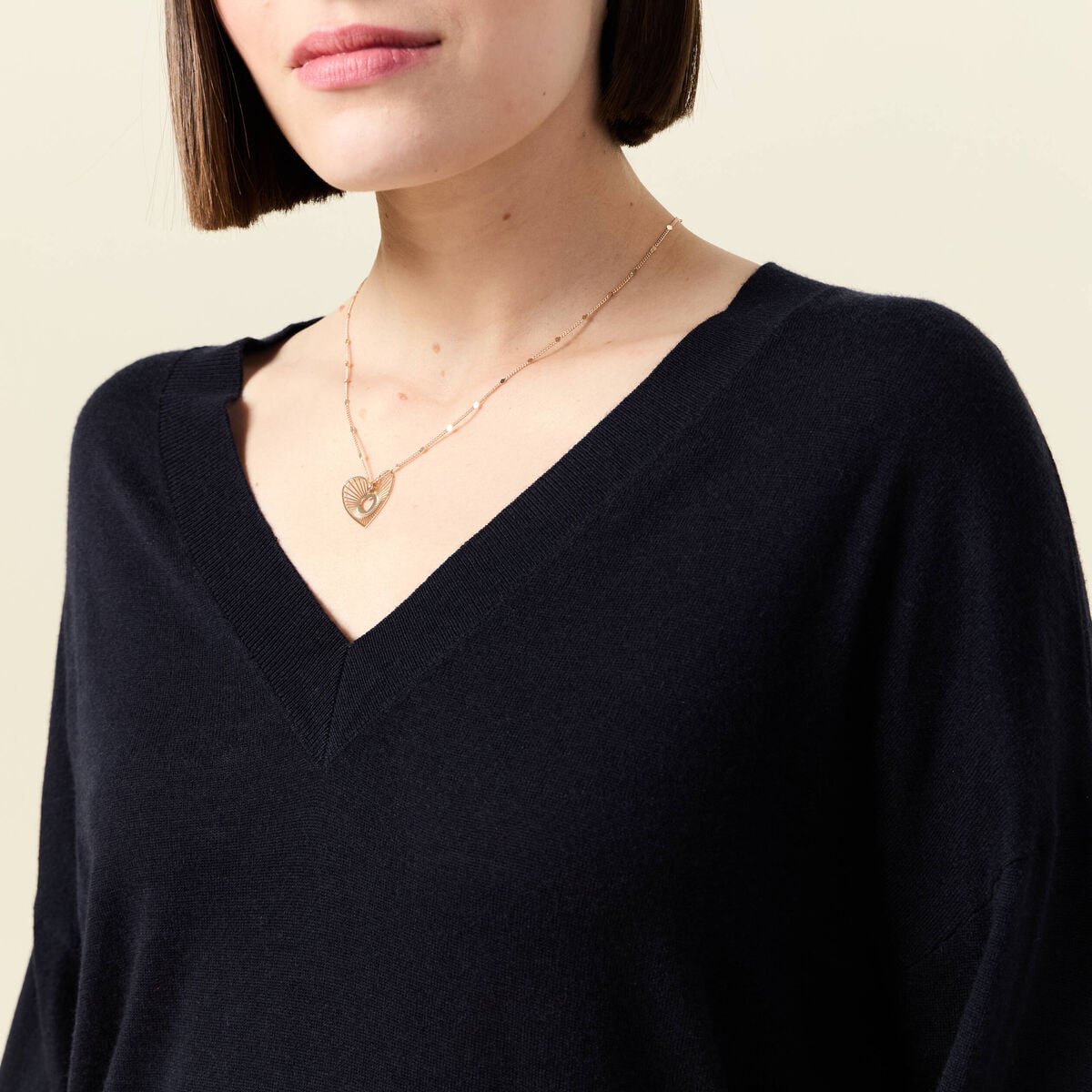 Pull fin col V manches longues bleu fonc&eacute; femme