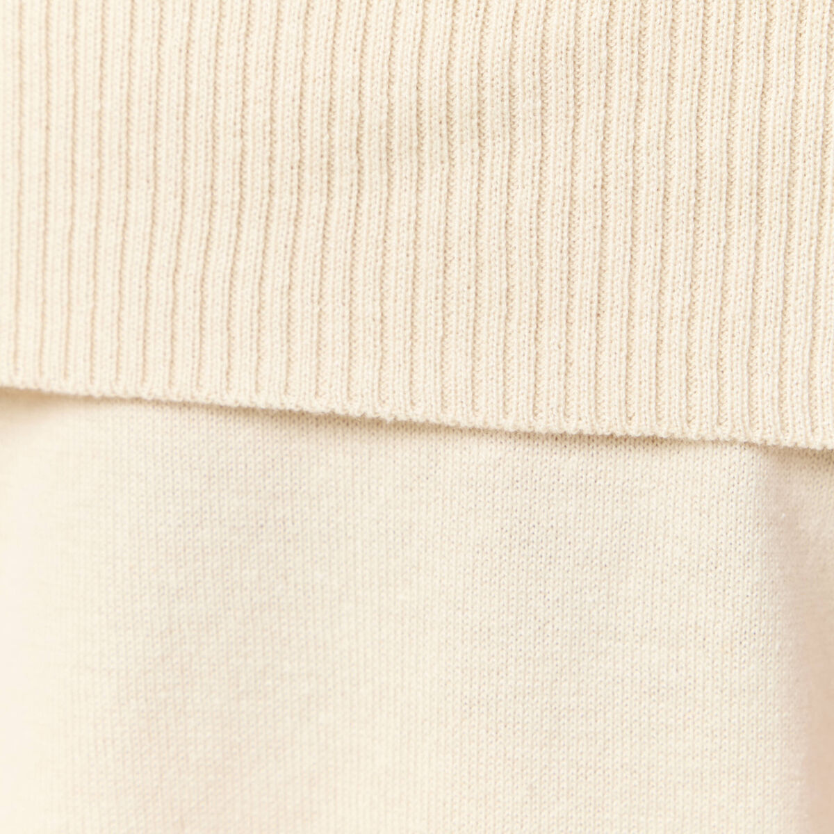 D&eacute;bardeur tricot sans manches creme femme