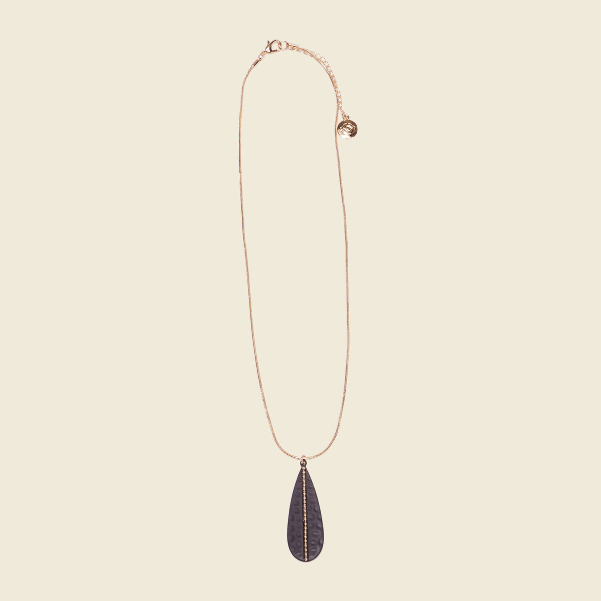 Collier avec pendentif noir femme