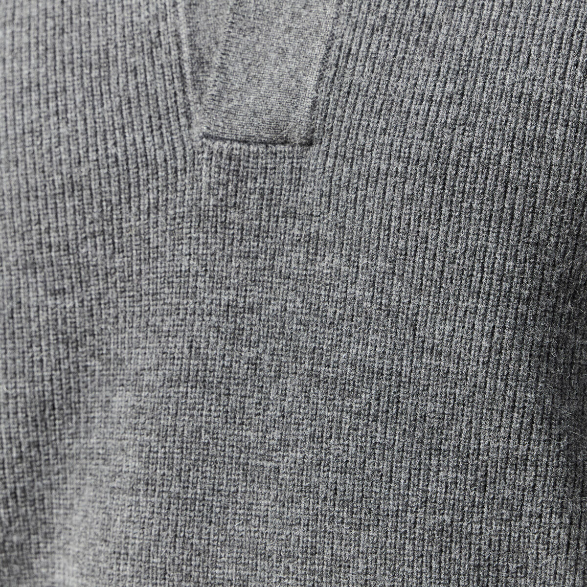 Pull col v gris fonc&eacute; homme